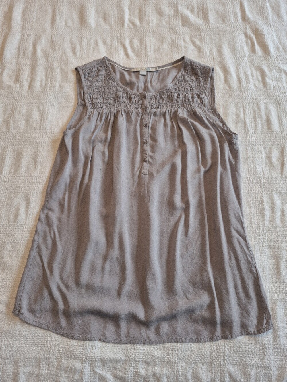 Boden women's size 6 US gray smocked button closure top flowy viscose VGUC